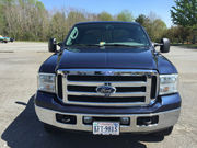2005 Ford F-250Lariat Crew Cab Pickup 4-Door