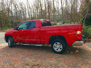 2014 Toyota Tundra  chrome side steps,  hard bed liner,  ARElocking cov